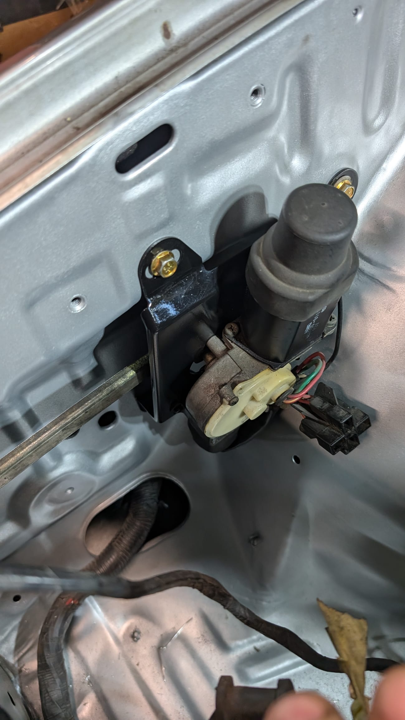 Loom and sensor work in the bay